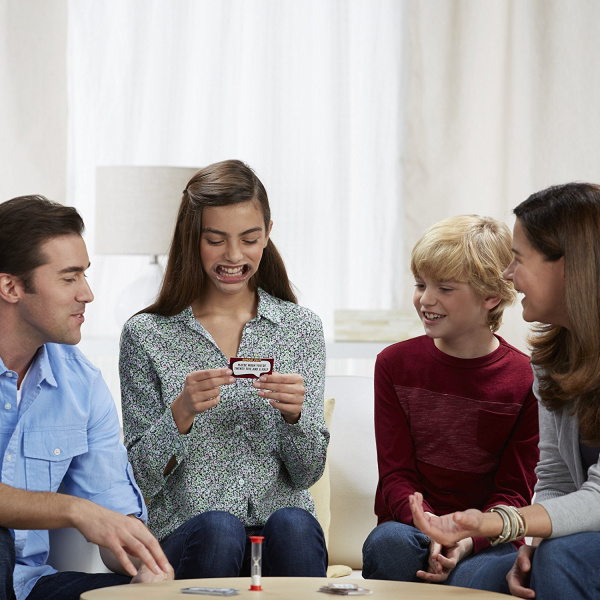 Игра настольная "СКАЖИ ЕСЛИ СМОЖЕШЬ СЕМЬЯ" (C3145)